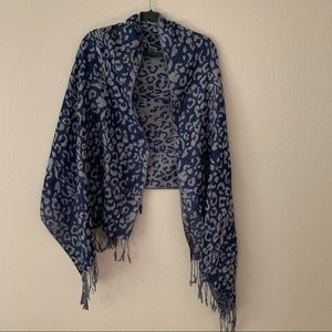 Animal print scarf in blue